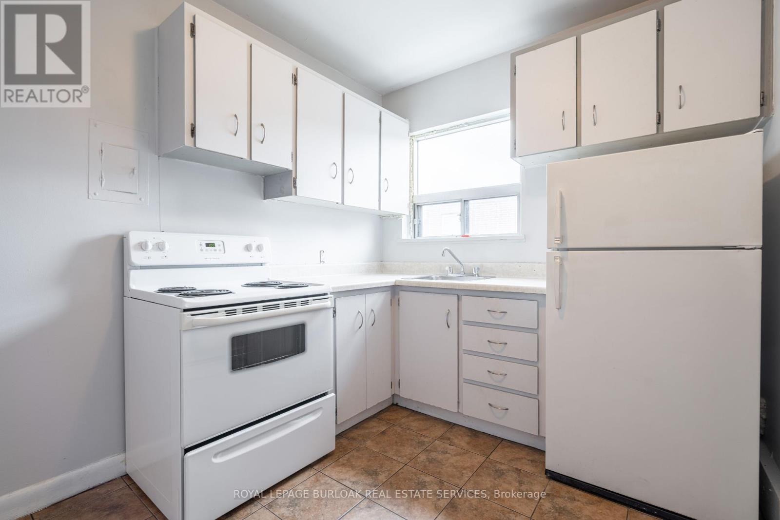 












7 - 165 PARK ROW

,
Hamilton,




Ontario
L8K2K1


