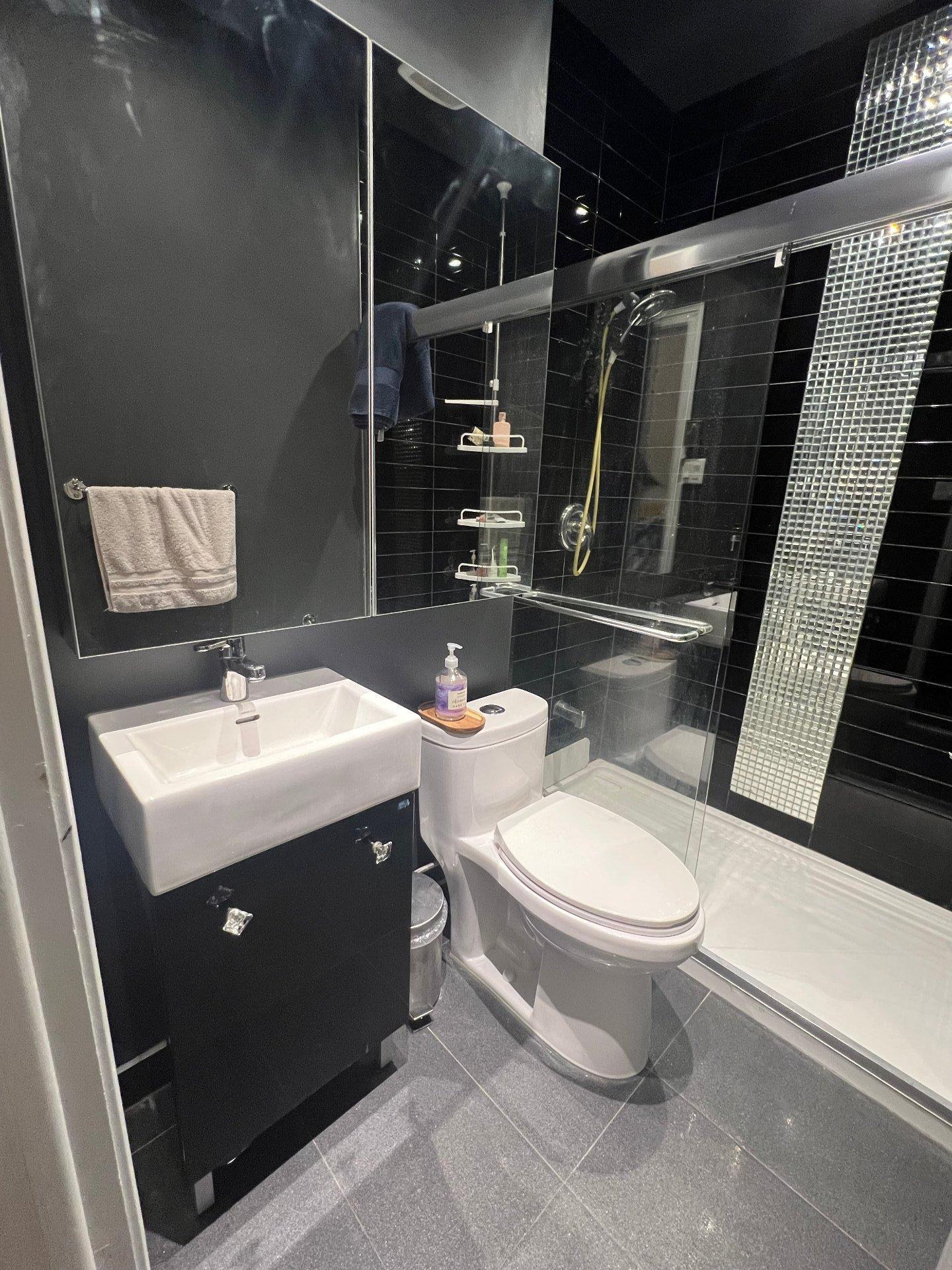 









4997


Av. Carlton

,
Montréal (Côte-des-Neiges/Notre-Dame-de-Grâce),




QC
H3W1G9

