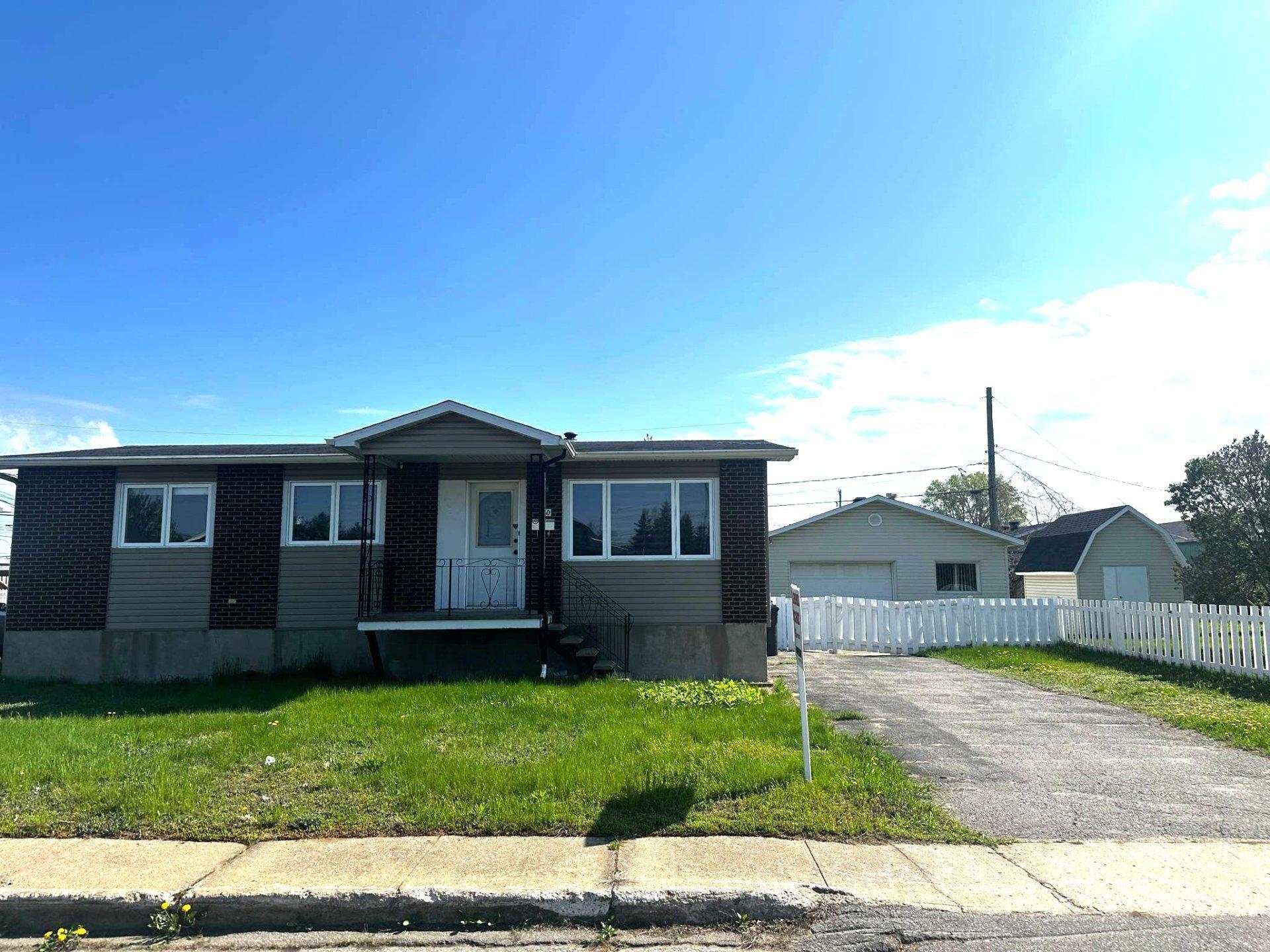 









460


Rue Herlin

,
Trois-Rivières,




QC
G8T6A8


