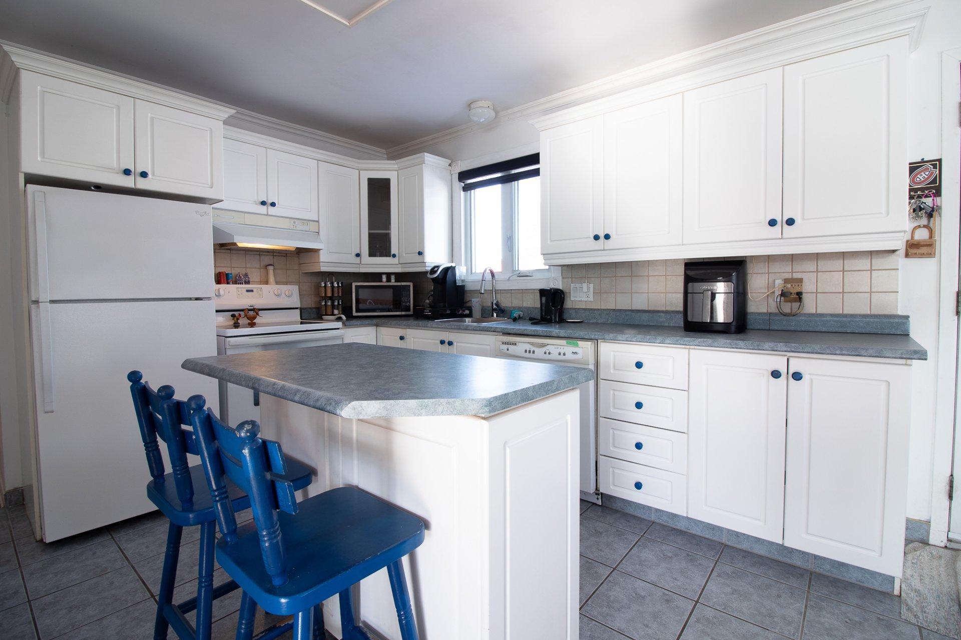 









460


Rue Herlin

,
Trois-Rivières,




QC
G8T6A8

