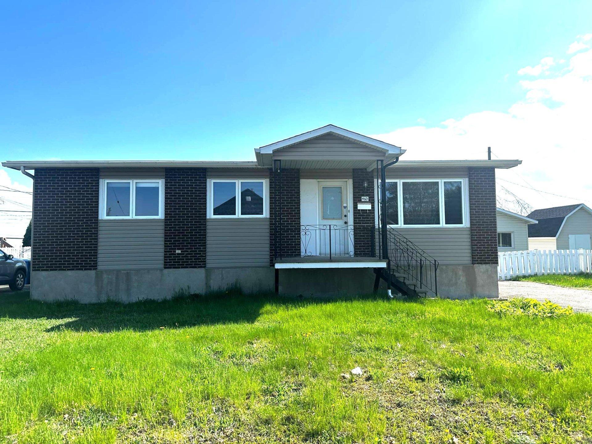 









460


Rue Herlin

,
Trois-Rivières,




QC
G8T6A8

