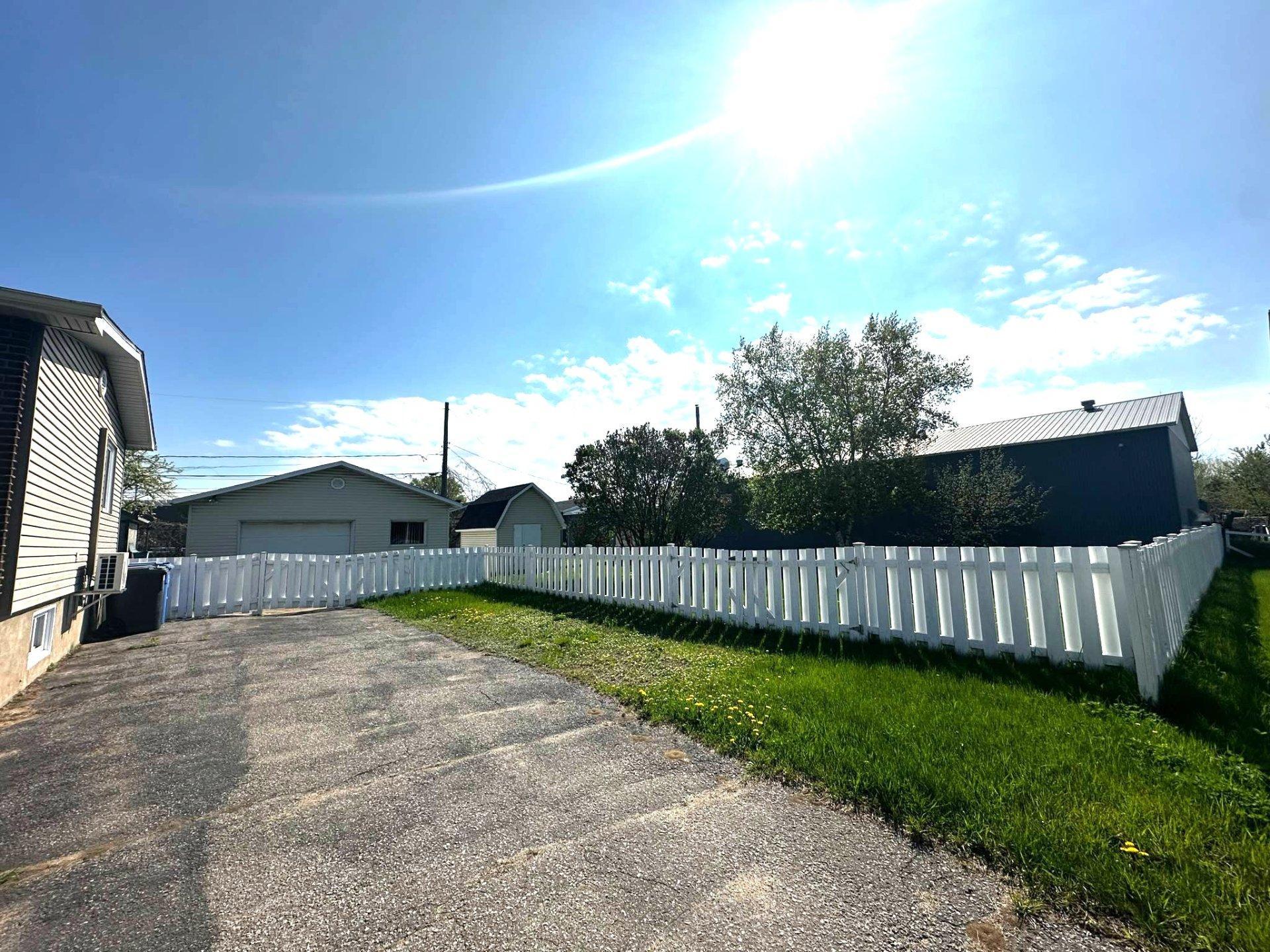 









460


Rue Herlin

,
Trois-Rivières,




QC
G8T6A8

