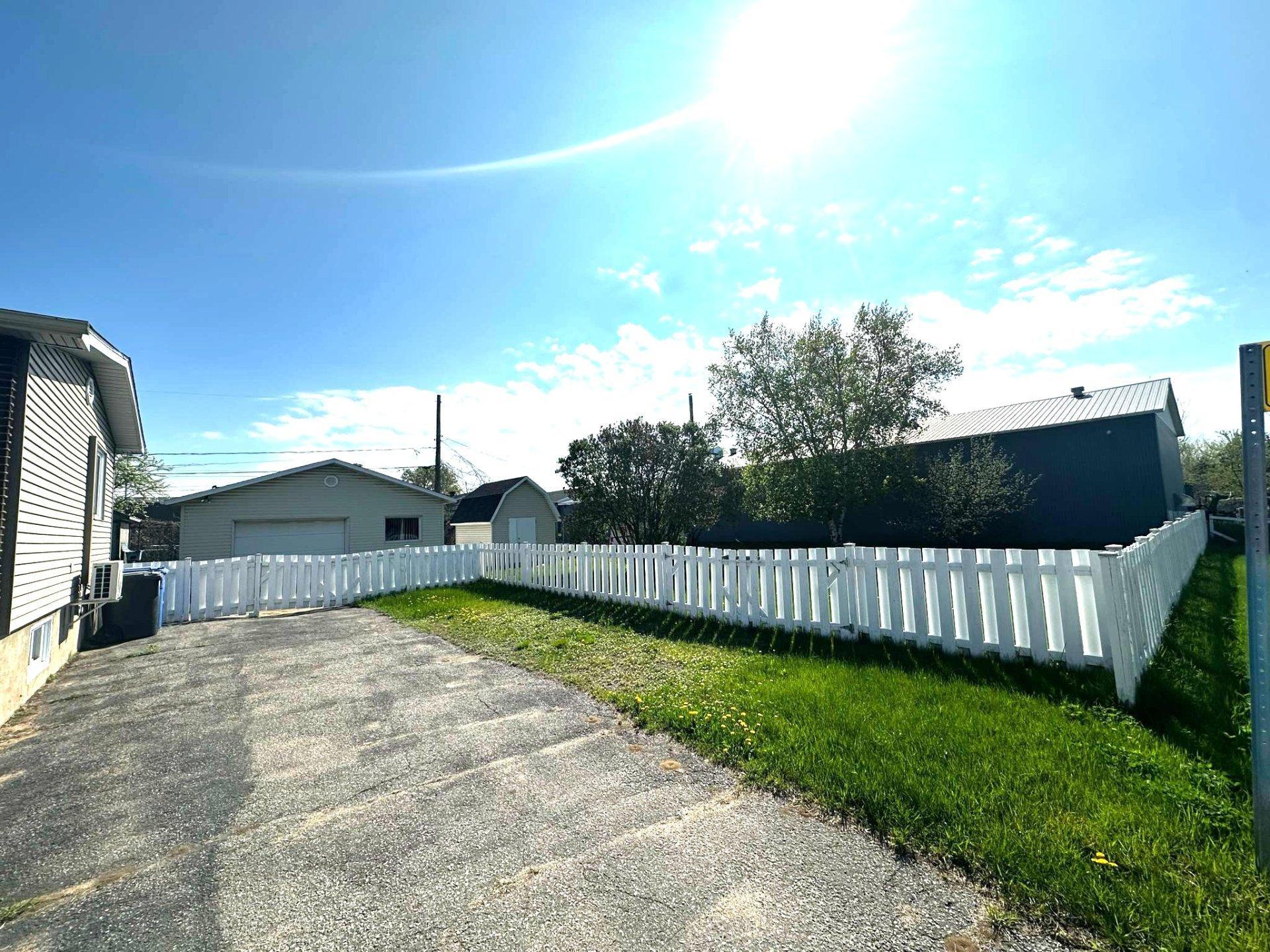 









460


Rue Herlin

,
Trois-Rivières,




QC
G8T6A8

