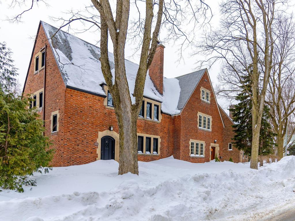 









3458


Av. Holton

,
Montréal (Ville-Marie),




QC
H3Y2G5

