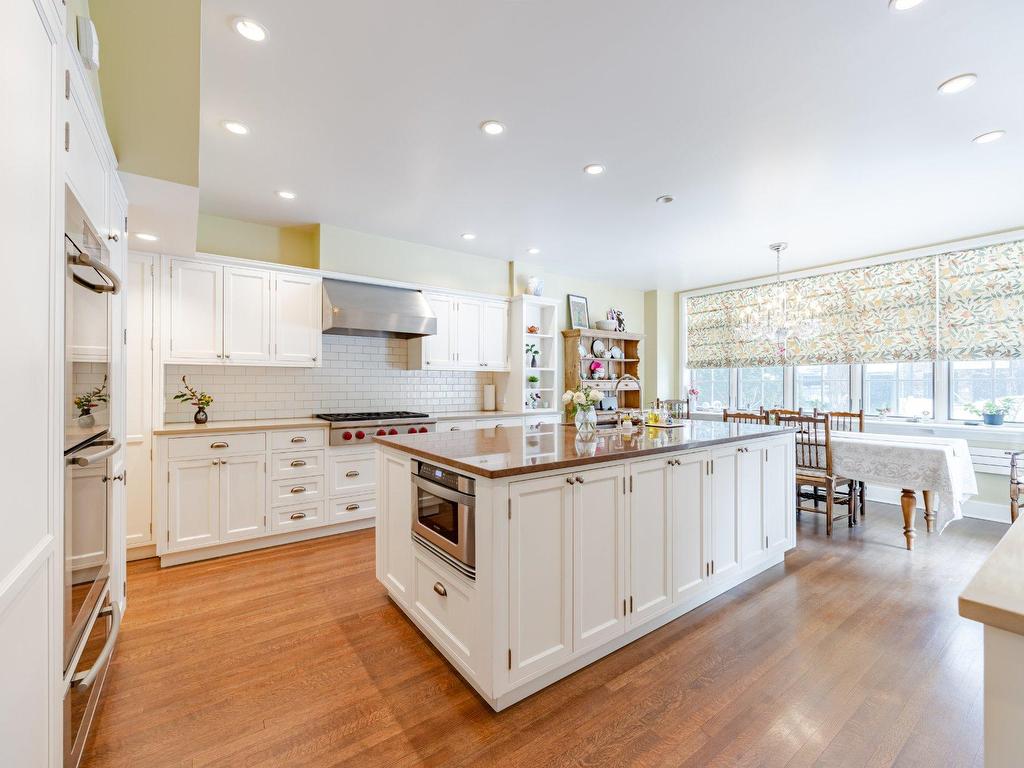 









3458


Av. Holton

,
Montréal (Ville-Marie),




QC
H3Y2G5

