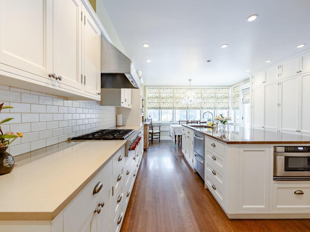 









3458


Av. Holton

,
Montréal (Ville-Marie),




QC
H3Y2G5

