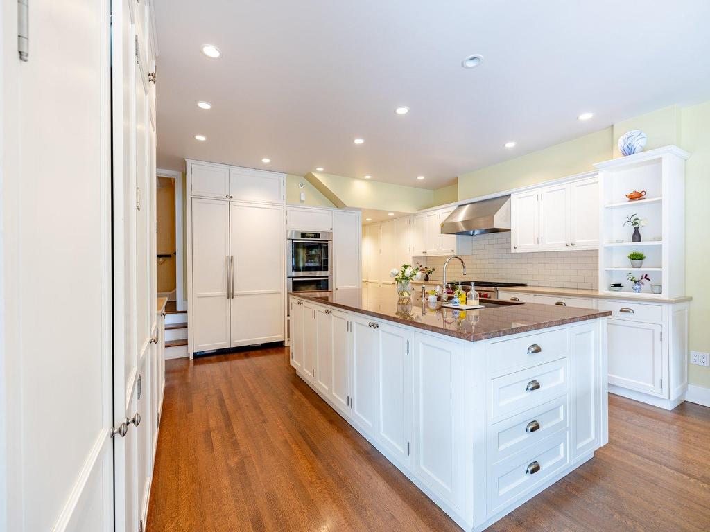 









3458


Av. Holton

,
Montréal (Ville-Marie),




QC
H3Y2G5

