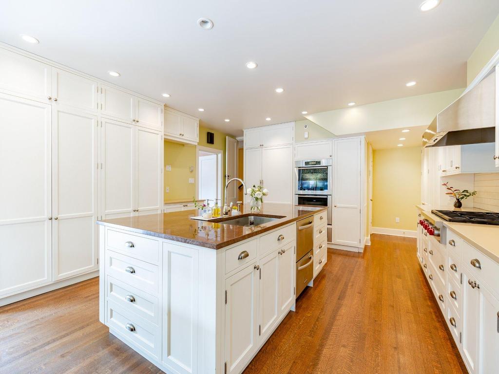 









3458


Av. Holton

,
Montréal (Ville-Marie),




QC
H3Y2G5

