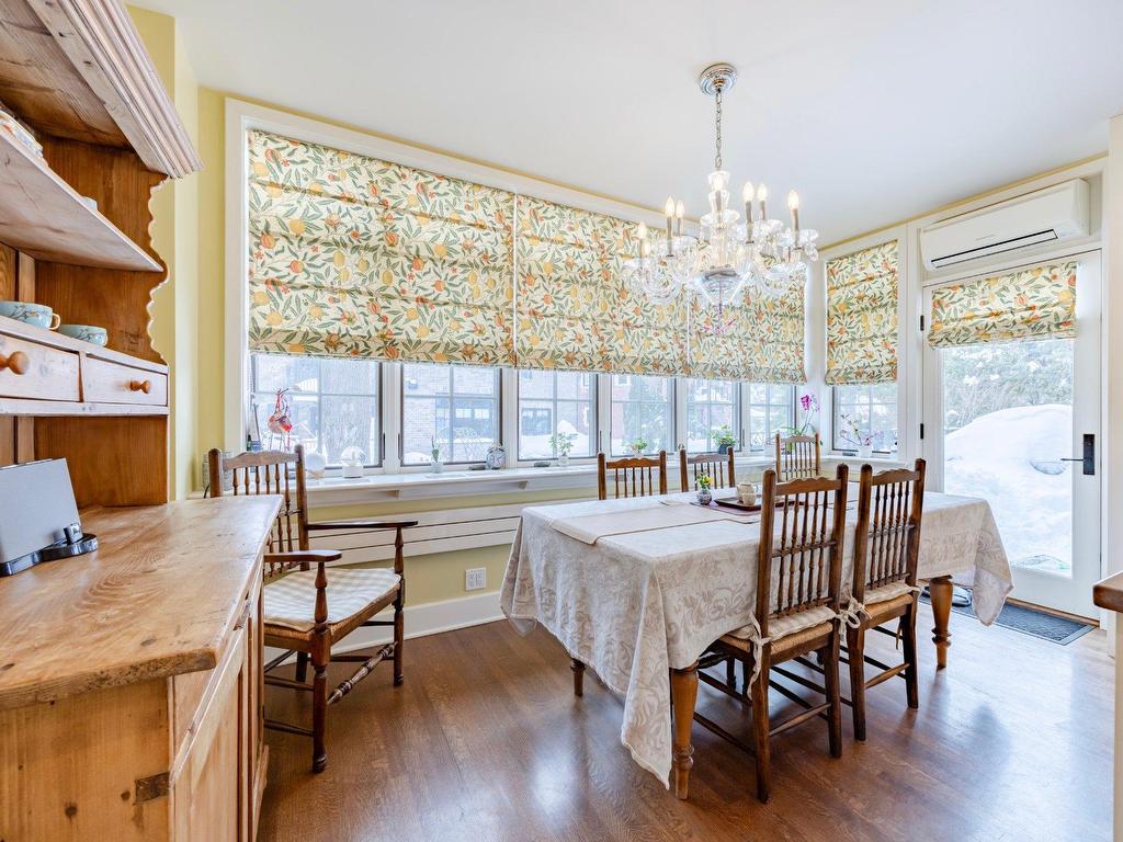 









3458


Av. Holton

,
Montréal (Ville-Marie),




QC
H3Y2G5

