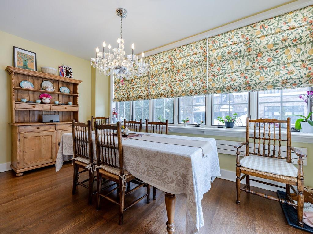 









3458


Av. Holton

,
Montréal (Ville-Marie),




QC
H3Y2G5

