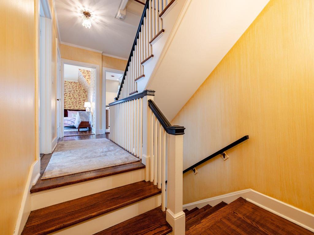 









3458


Av. Holton

,
Montréal (Ville-Marie),




QC
H3Y2G5

