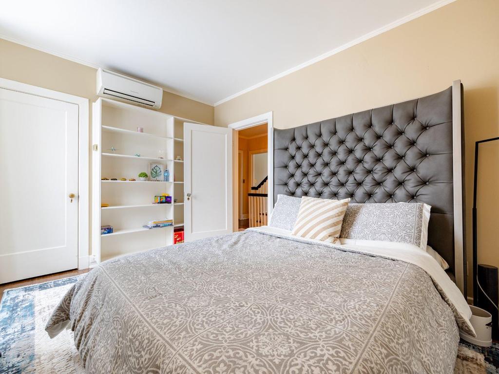 









3458


Av. Holton

,
Montréal (Ville-Marie),




QC
H3Y2G5

