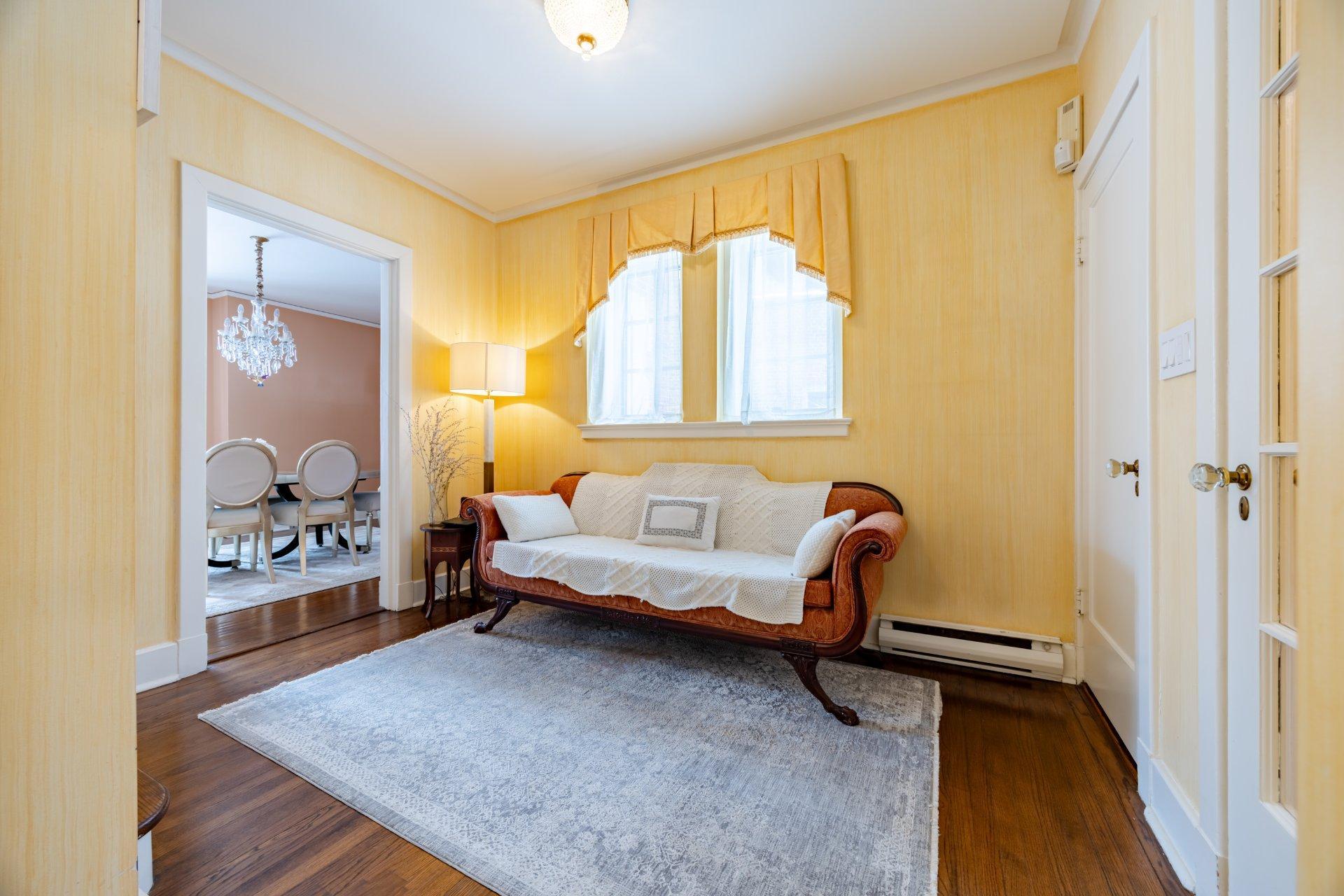 









3458


Av. Holton

,
Montréal (Ville-Marie),




QC
H3Y2G5

