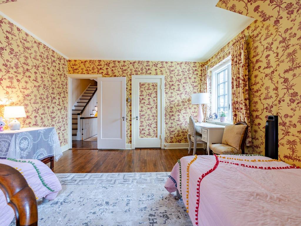 









3458


Av. Holton

,
Montréal (Ville-Marie),




QC
H3Y2G5

