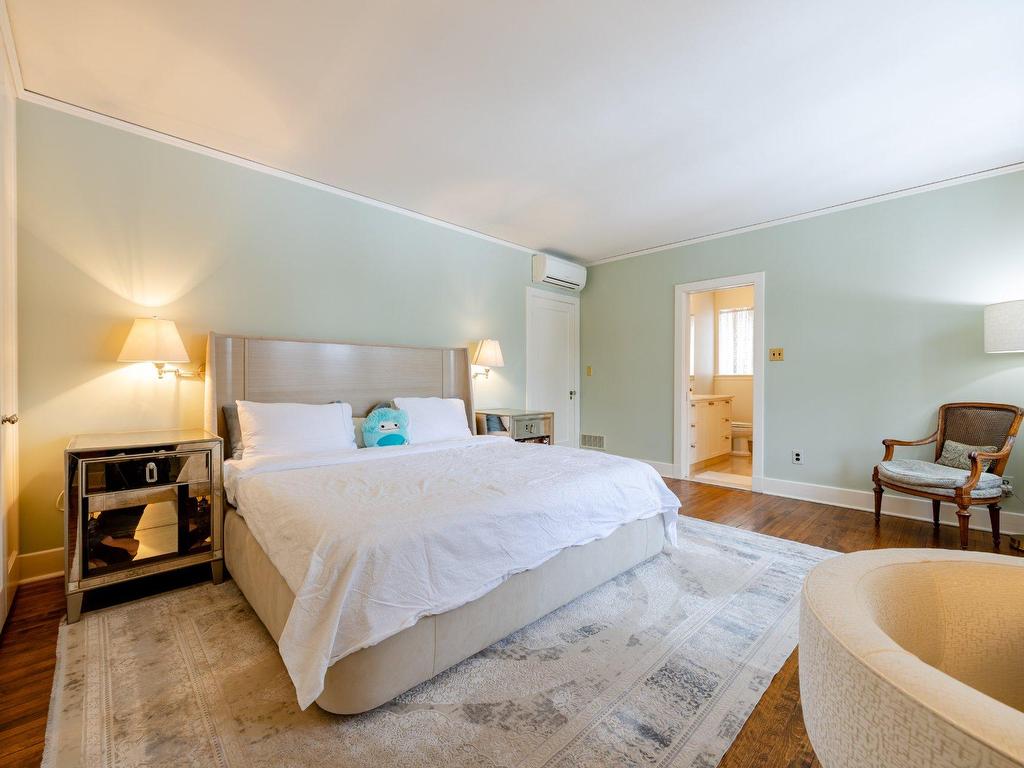 









3458


Av. Holton

,
Montréal (Ville-Marie),




QC
H3Y2G5

