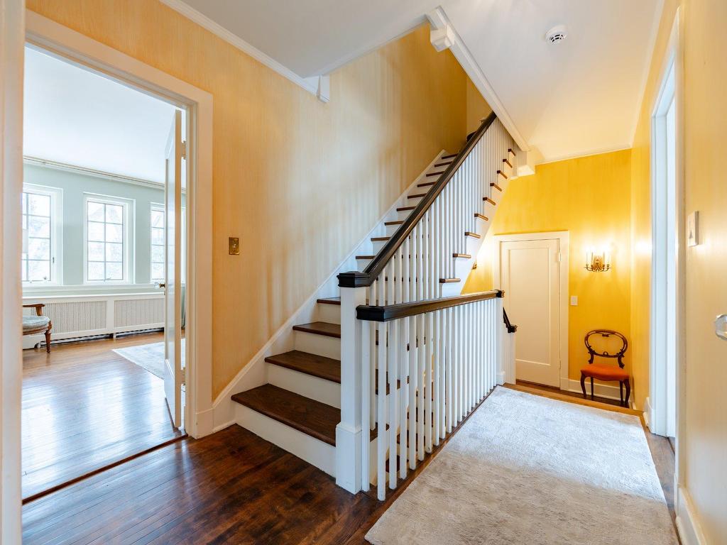 









3458


Av. Holton

,
Montréal (Ville-Marie),




QC
H3Y2G5

