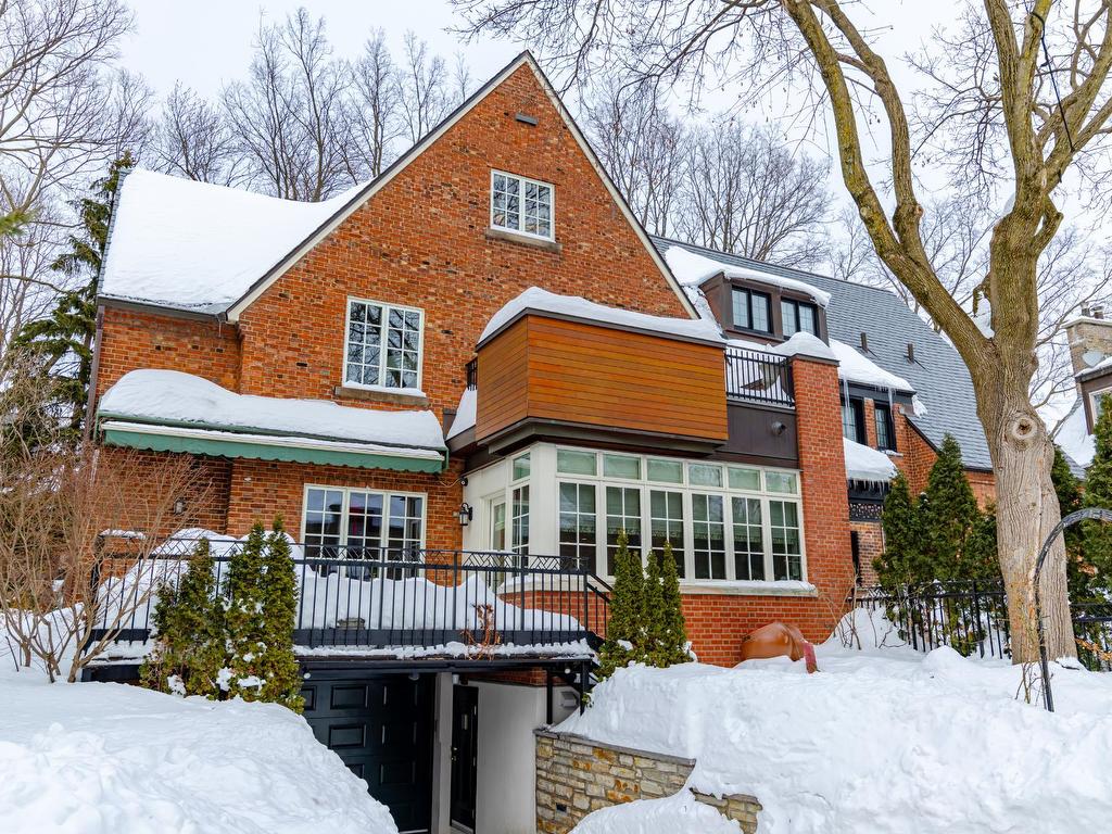 









3458


Av. Holton

,
Montréal (Ville-Marie),




QC
H3Y2G5


