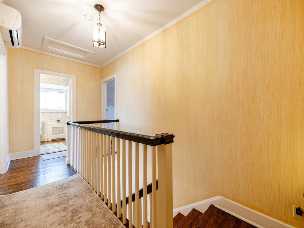 









3458


Av. Holton

,
Montréal (Ville-Marie),




QC
H3Y2G5

