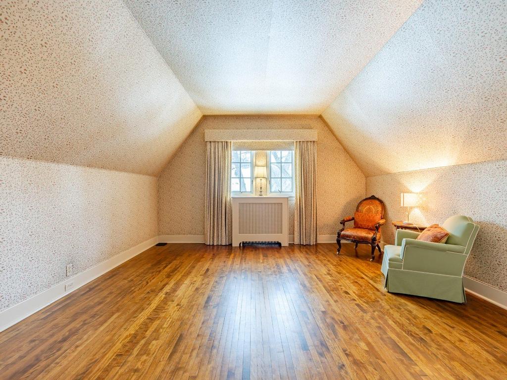 









3458


Av. Holton

,
Montréal (Ville-Marie),




QC
H3Y2G5

