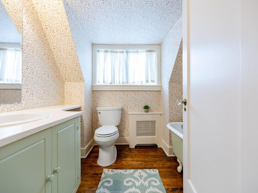 









3458


Av. Holton

,
Montréal (Ville-Marie),




QC
H3Y2G5

