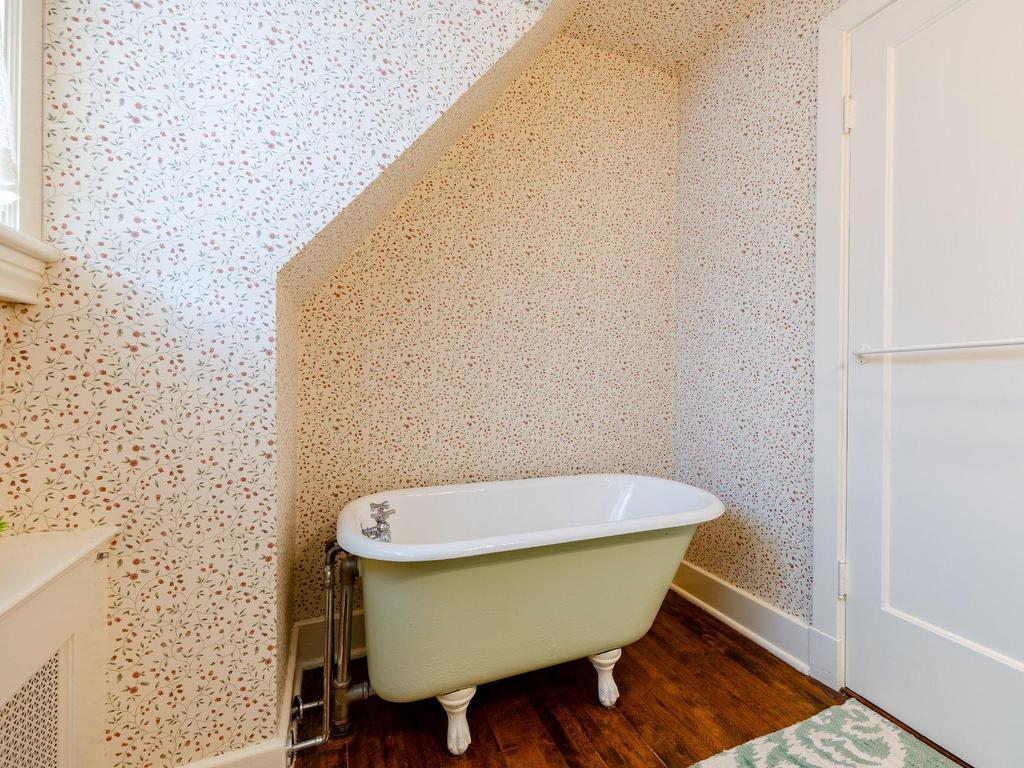 









3458


Av. Holton

,
Montréal (Ville-Marie),




QC
H3Y2G5

