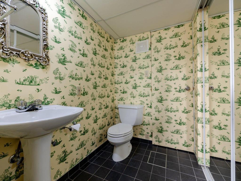 









3458


Av. Holton

,
Montréal (Ville-Marie),




QC
H3Y2G5

