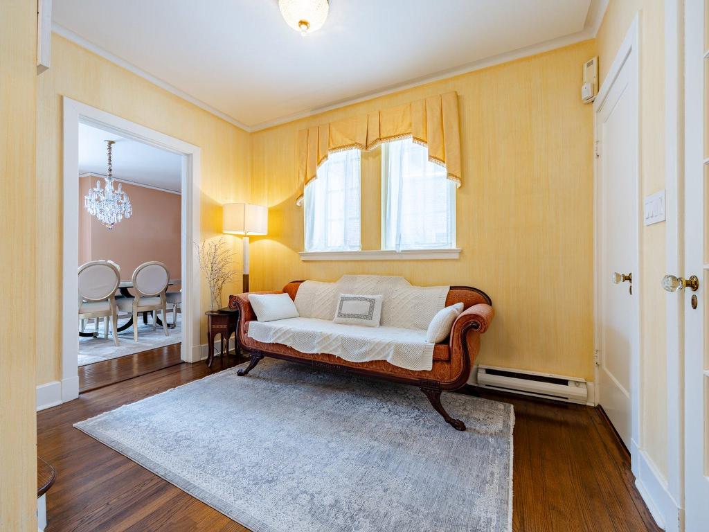 









3458


Av. Holton

,
Montréal (Ville-Marie),




QC
H3Y2G5

