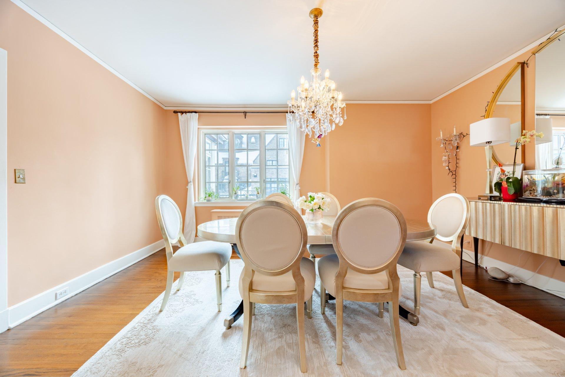 









3458


Av. Holton

,
Montréal (Ville-Marie),




QC
H3Y2G5

