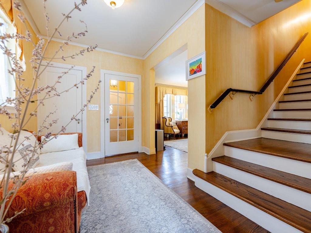 









3458


Av. Holton

,
Montréal (Ville-Marie),




QC
H3Y2G5

