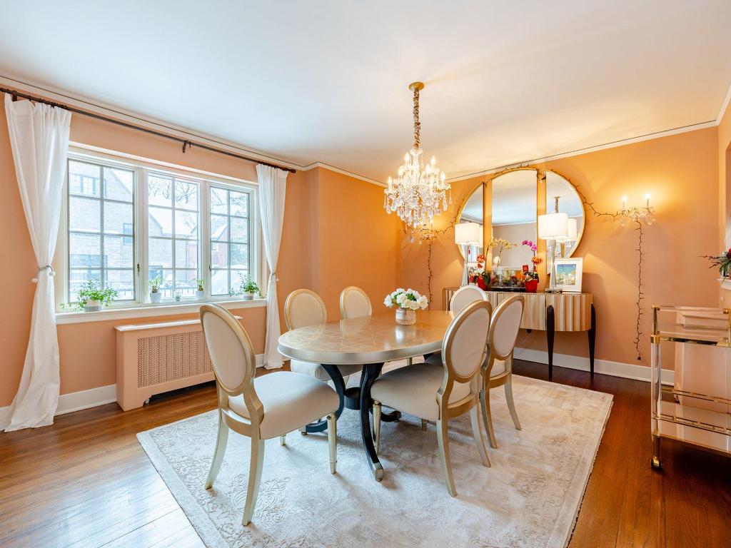









3458


Av. Holton

,
Montréal (Ville-Marie),




QC
H3Y2G5

