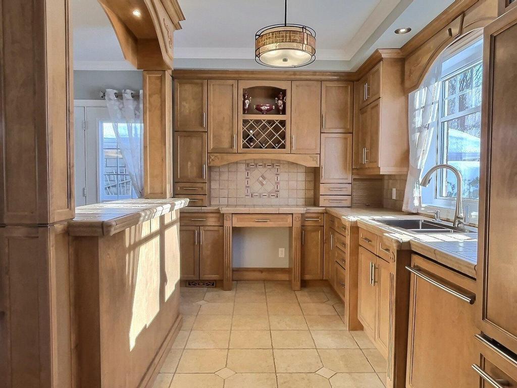 









1335


Rue Jean-Nicolet

,
Trois-Rivières,




QC
G9A1B3


