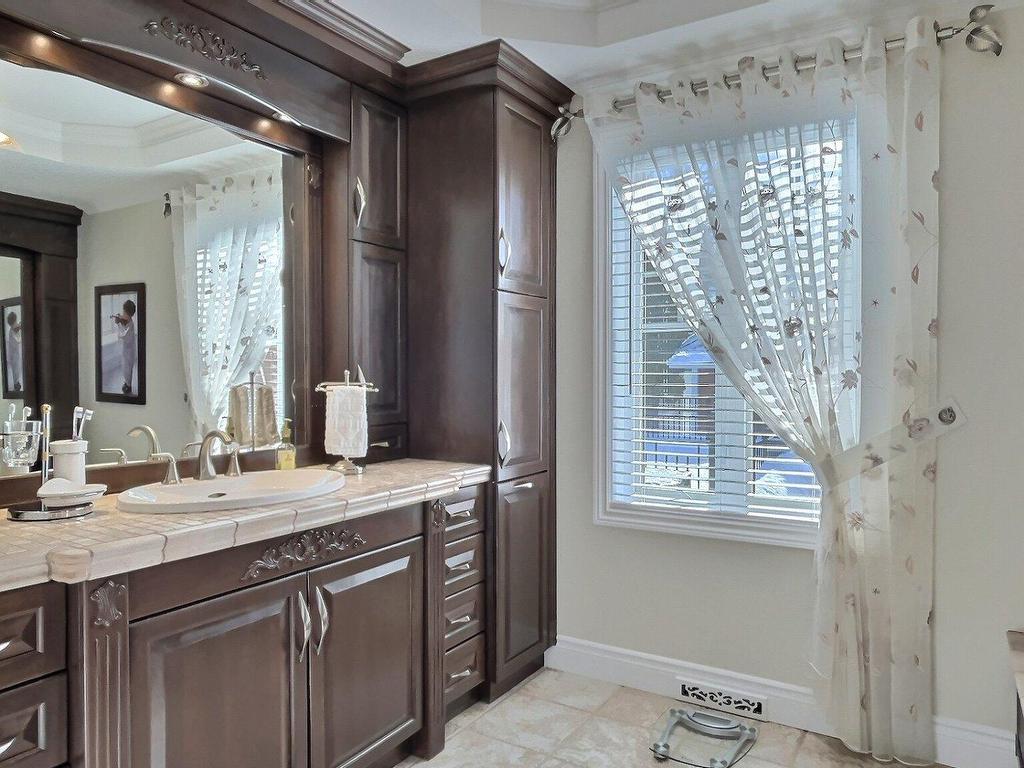 









1335


Rue Jean-Nicolet

,
Trois-Rivières,




QC
G9A1B3

