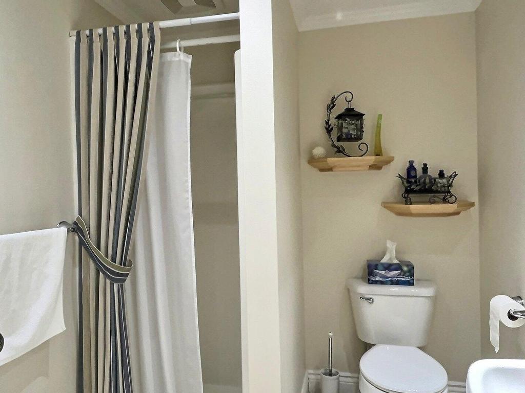 









1335


Rue Jean-Nicolet

,
Trois-Rivières,




QC
G9A1B3

