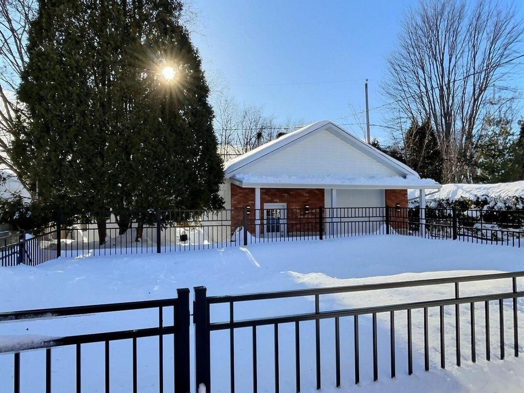 









1335


Rue Jean-Nicolet

,
Trois-Rivières,




QC
G9A1B3

