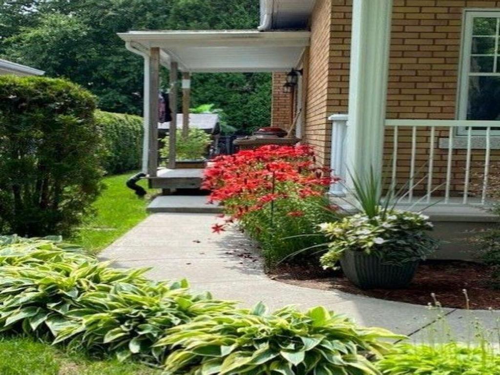 









1335


Rue Jean-Nicolet

,
Trois-Rivières,




QC
G9A1B3

