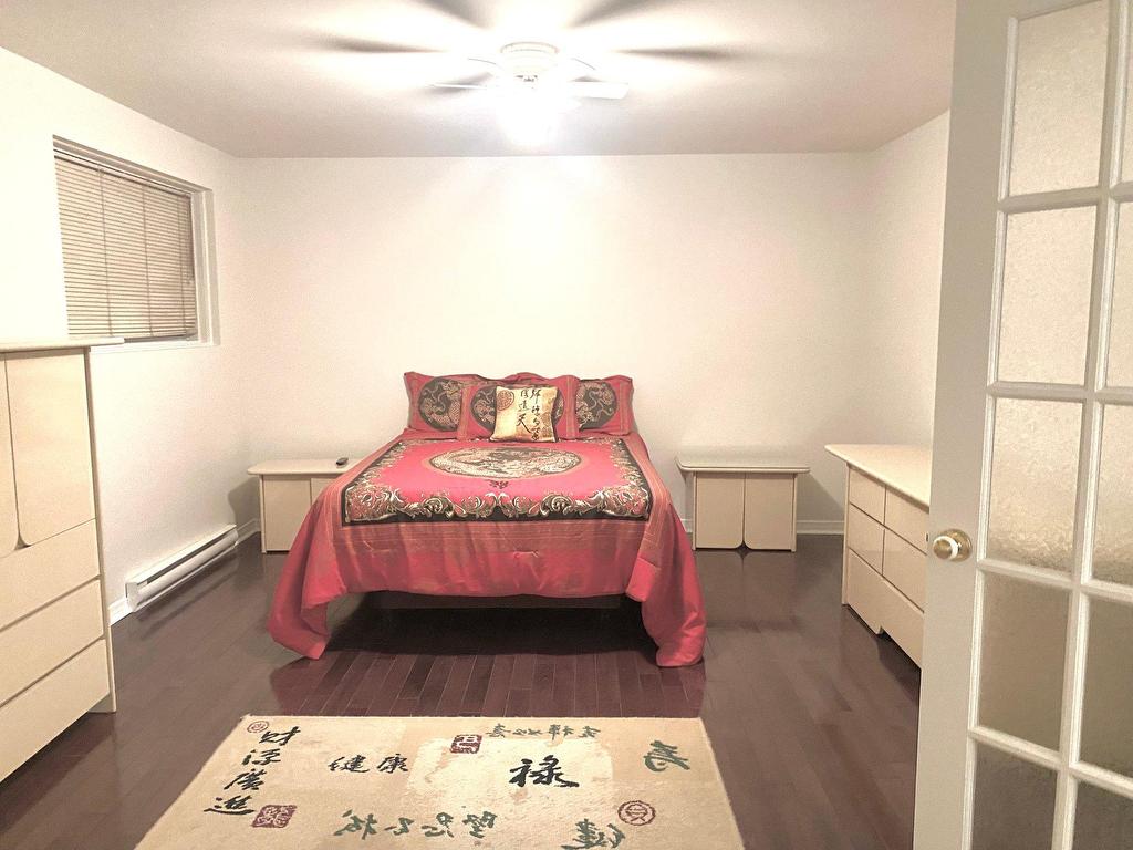 









2131


Av. Albert-Murphy

,
Laval (Chomedey),




QC
H7T2Y6

