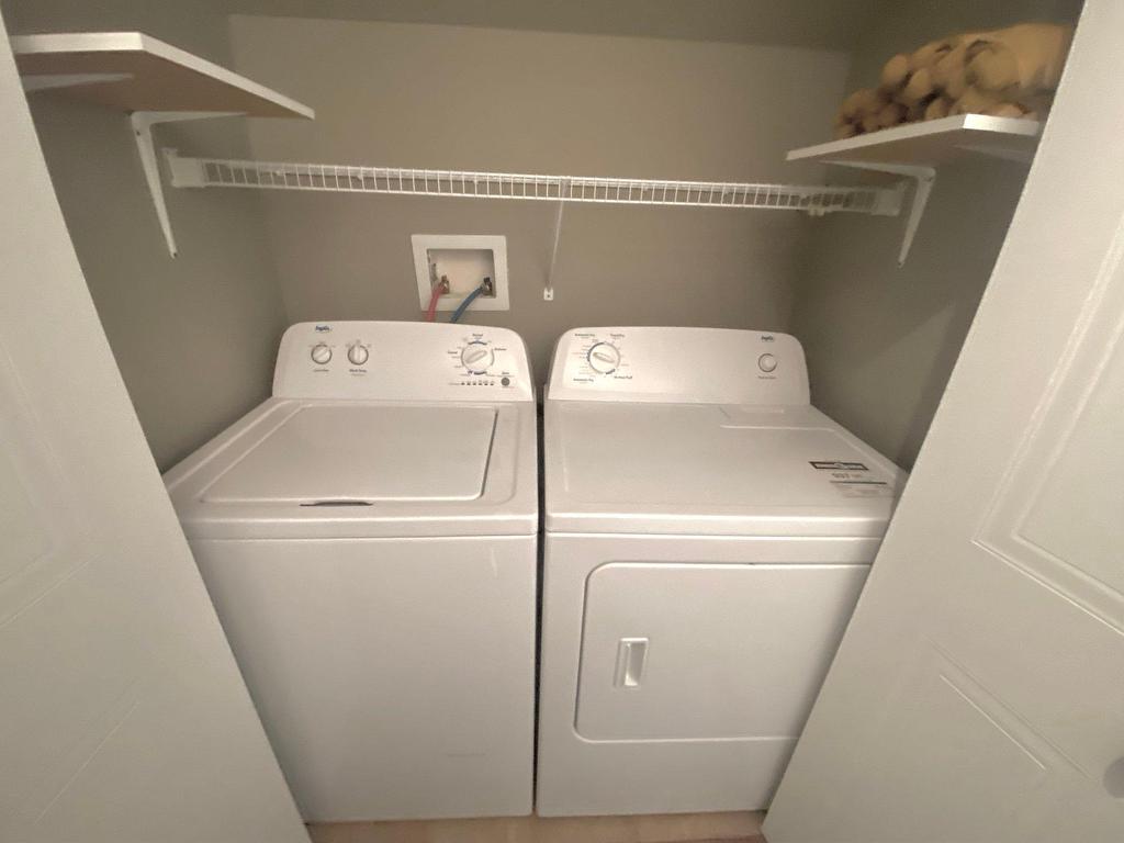 









2131


Av. Albert-Murphy

,
Laval (Chomedey),




QC
H7T2Y6


