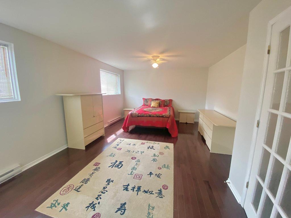 









2131


Av. Albert-Murphy

,
Laval (Chomedey),




QC
H7T2Y6

