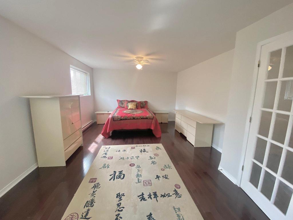 









2131


Av. Albert-Murphy

,
Laval (Chomedey),




QC
H7T2Y6


