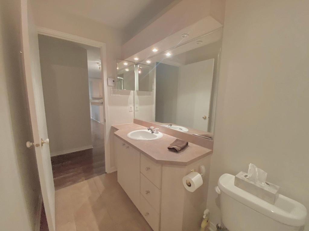 









2131


Av. Albert-Murphy

,
Laval (Chomedey),




QC
H7T2Y6

