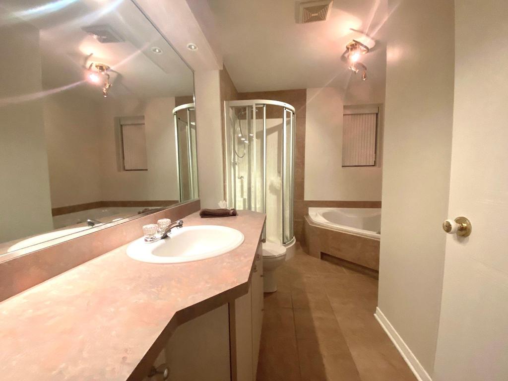 









2131


Av. Albert-Murphy

,
Laval (Chomedey),




QC
H7T2Y6

