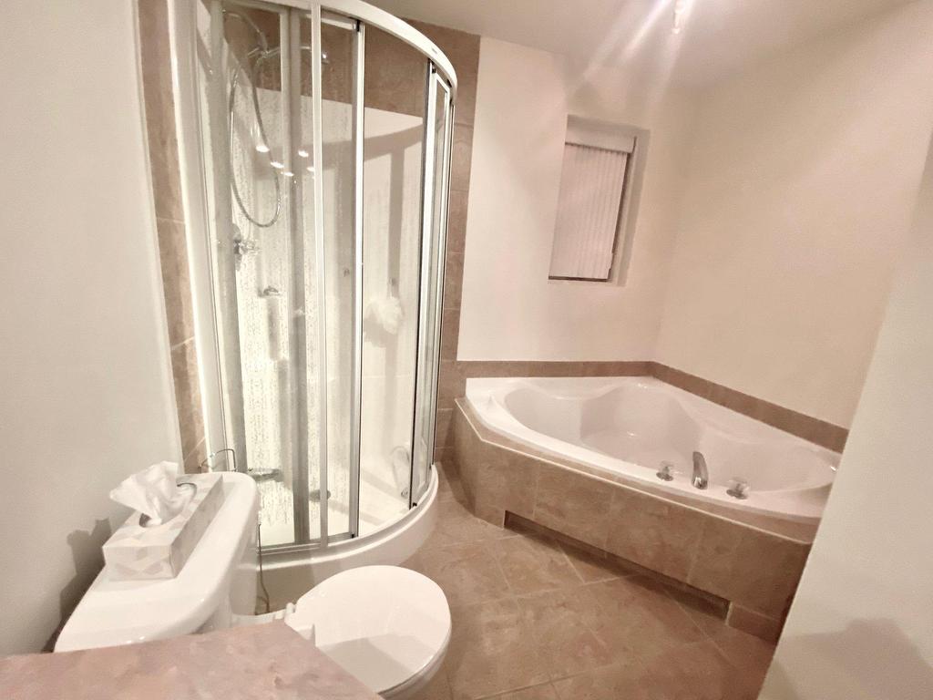 









2131


Av. Albert-Murphy

,
Laval (Chomedey),




QC
H7T2Y6

