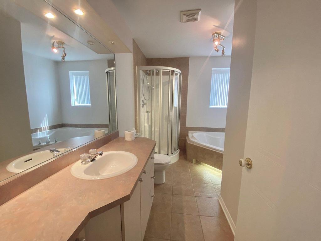 









2131


Av. Albert-Murphy

,
Laval (Chomedey),




QC
H7T2Y6

