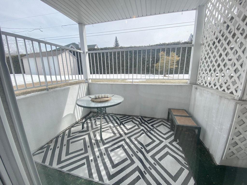 









2131


Av. Albert-Murphy

,
Laval (Chomedey),




QC
H7T2Y6


