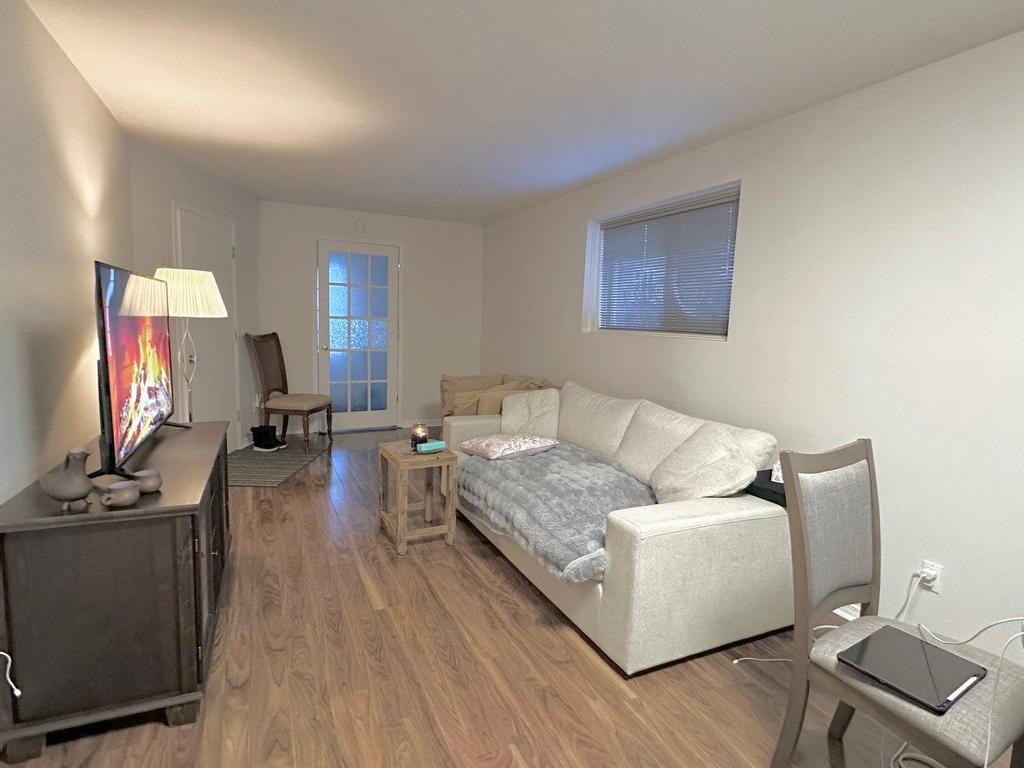 









2131


Av. Albert-Murphy

,
Laval (Chomedey),




QC
H7T2Y6

