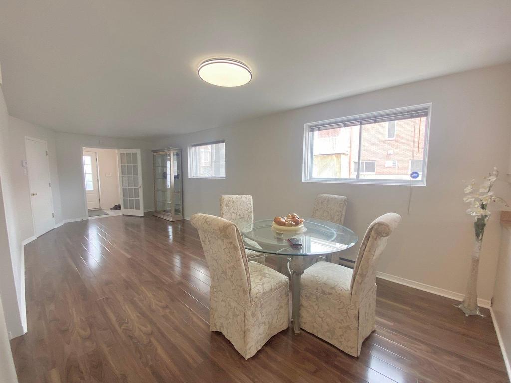 









2131


Av. Albert-Murphy

,
Laval (Chomedey),




QC
H7T2Y6

