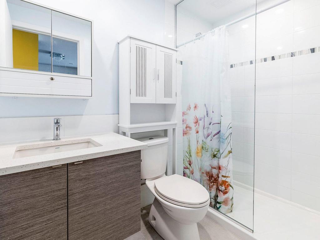 









5175


Av. de Courtrai

, 802,
Montréal (Côte-des-Neiges/Notre-Dame-de-Grâce),




QC
H3W0A9

