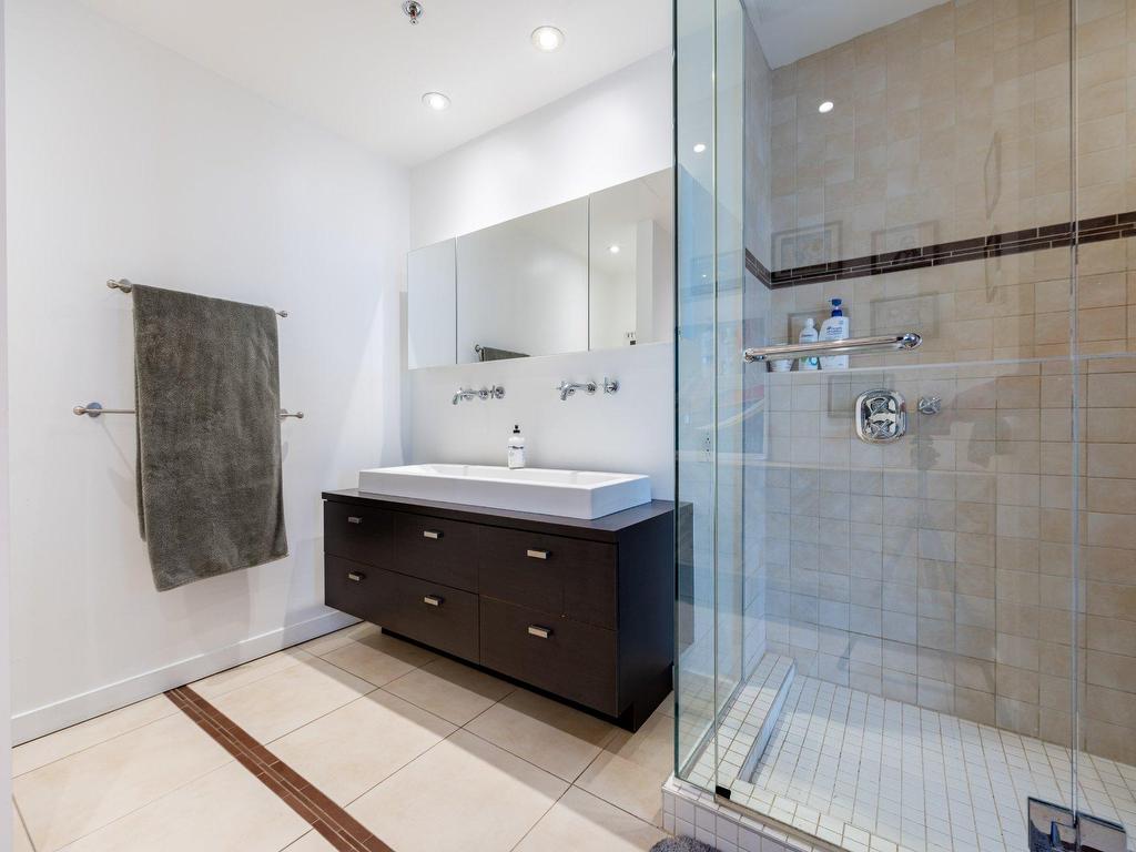 









80


Rue Prince

, 703,
Montréal (Ville-Marie),




QC
H3C2M8

