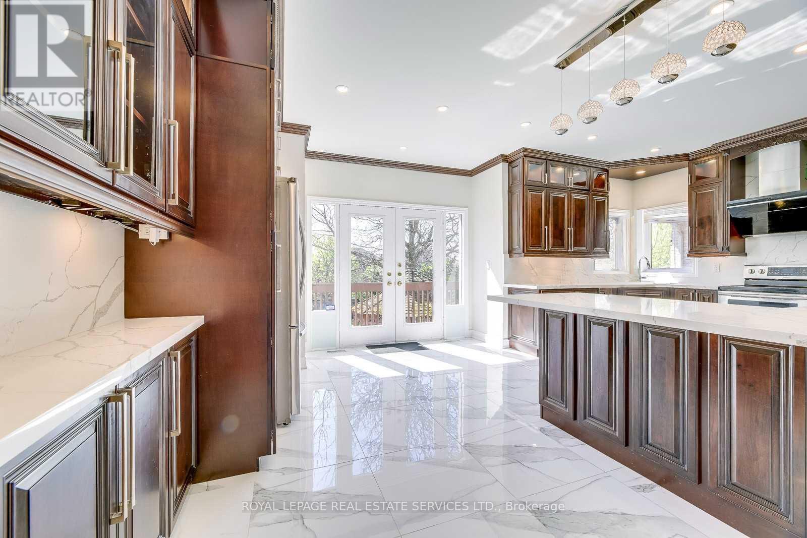 












2201 GALLOWAY DRIVE

,
Oakville,




Ontario
L6H5M1


