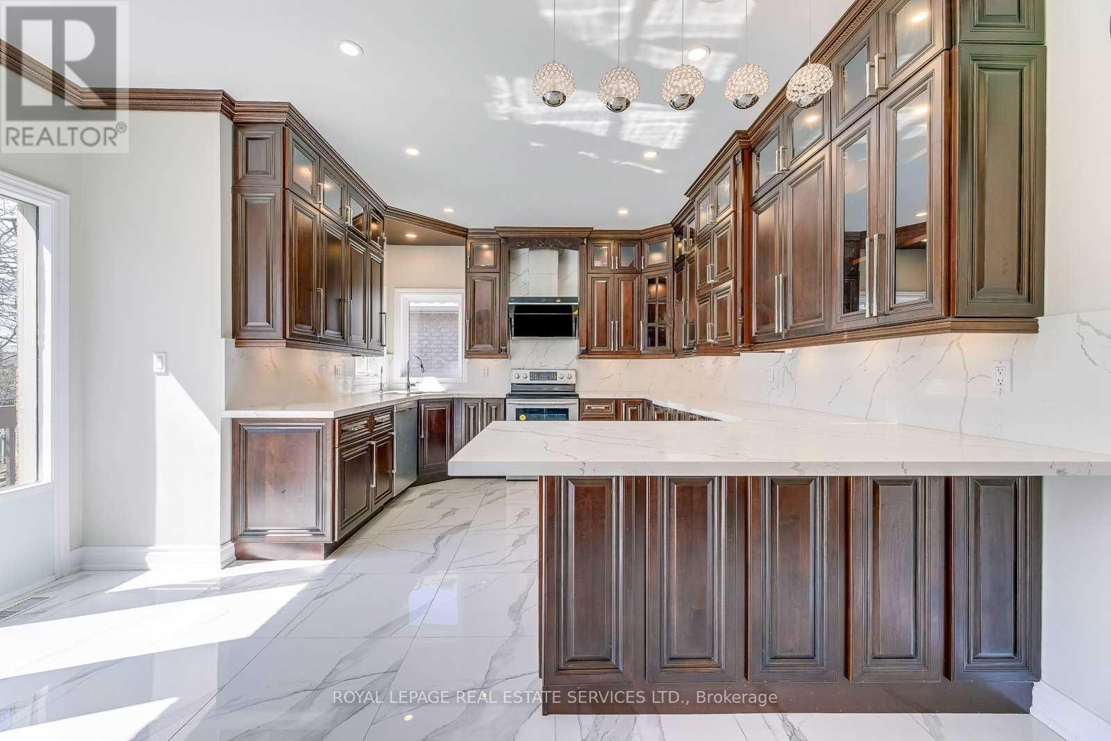 












2201 GALLOWAY DRIVE

,
Oakville,




Ontario
L6H5M1

